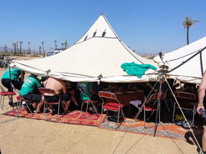 Tent for hunchbacks
